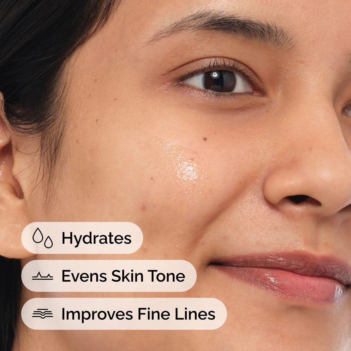 The Ordinary serum applied on skin: hydrates, evens skin tone, and reduces the appearance of fine lines